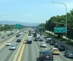 trânsito intenso na Rodovia dos Imigrantes